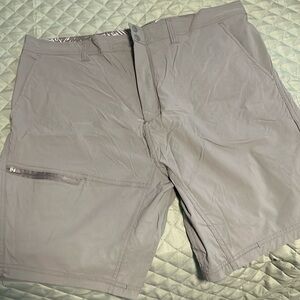 Men’s multi pocket shorts